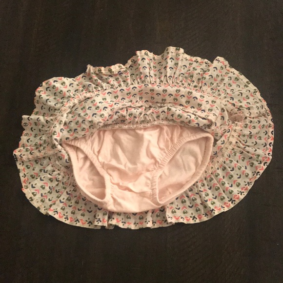 Carter’s 6mo Bundle - Picture 6 of 7